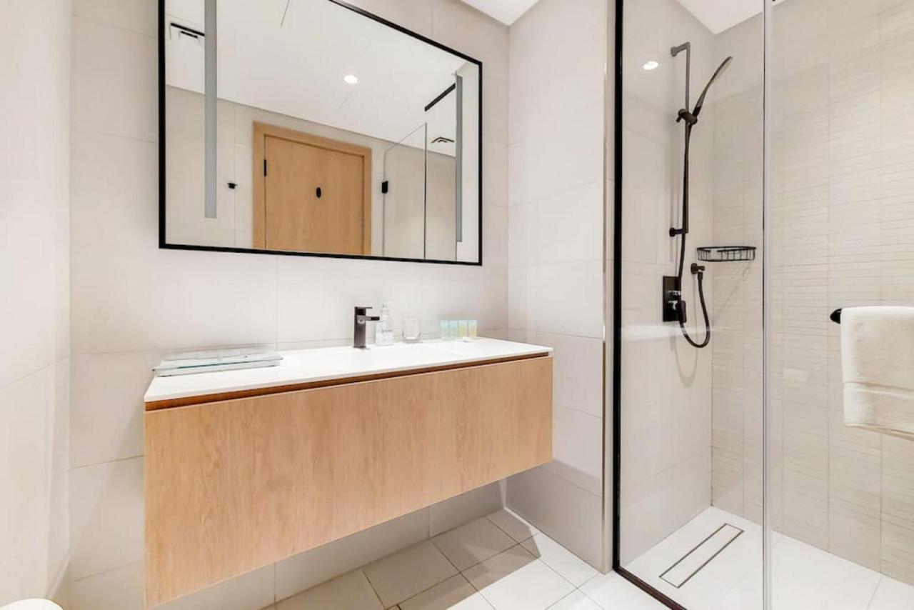 Marquise Square Tower, Business Bay - Bright * Dubai